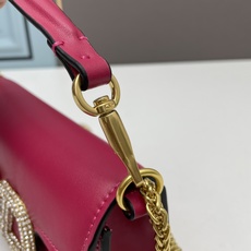 小号VALENTINO MINI LOCÒ仿水晶装饰手袋-VLogo Signature施华洛世奇®仿水 小号VALENTINO MINI LOCÒ仿水晶装饰手袋-VLogo Signature施华洛世奇®仿水