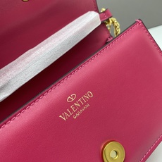 小号VALENTINO MINI LOCÒ仿水晶装饰手袋-VLogo Signature施华洛世奇®仿水 小号VALENTINO MINI LOCÒ仿水晶装饰手袋-VLogo Signature施华洛世奇®仿水