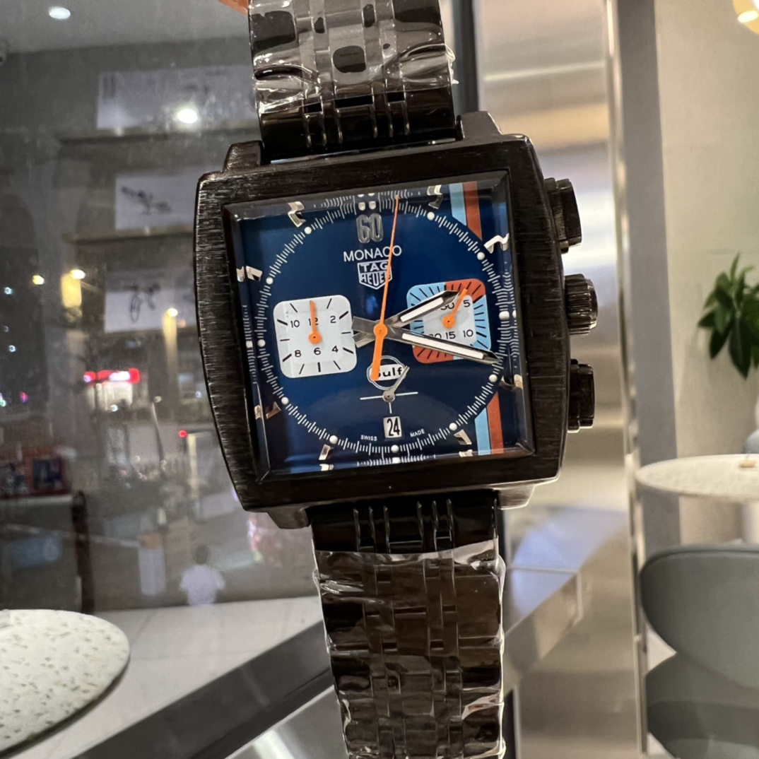 Tagheuer Limited Edition Fangio F1 Formula Champion Wristwatch with Calendar Feature
