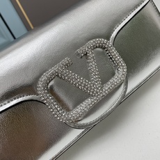 大号VALENTINO MINI LOCÒ仿水晶装饰手袋-VLogo Signature施华洛世奇®仿水 大号VALENTINO MINI LOCÒ仿水晶装饰手袋-VLogo Signature施华洛世奇®仿水