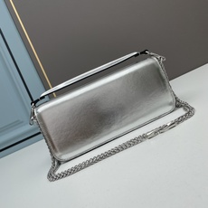 大号VALENTINO MINI LOCÒ仿水晶装饰手袋-VLogo Signature施华洛世奇®仿水 大号VALENTINO MINI LOCÒ仿水晶装饰手袋-VLogo Signature施华洛世奇®仿水