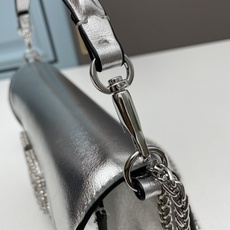 大号VALENTINO MINI LOCÒ仿水晶装饰手袋-VLogo Signature施华洛世奇®仿水 大号VALENTINO MINI LOCÒ仿水晶装饰手袋-VLogo Signature施华洛世奇®仿水