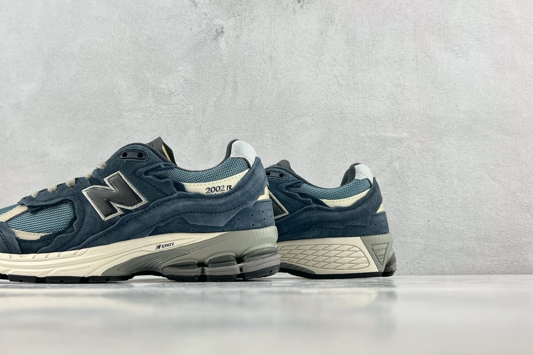 A版NewBalance2002R“