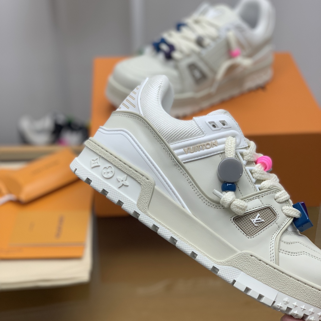 LV/路易威登 采用独家定制头层小牛皮驴家Trainer情侣款运动跑鞋
