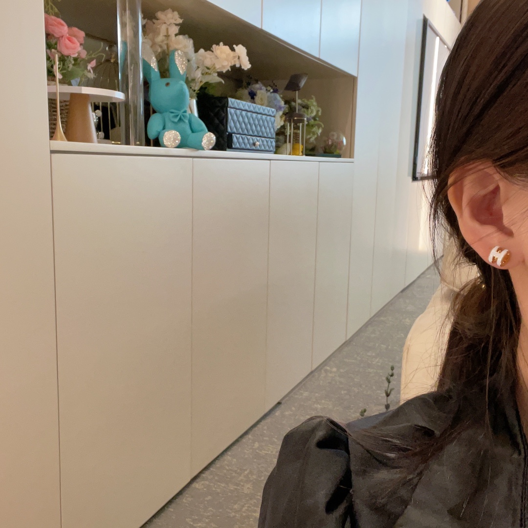 NO:765674,AIS Mini o H series earrings, classic mini white H earrings, super classic and versatile item, thickly plated 18k gold, gold, Cartier high-end jewelry19860909爱仕Mini o H系列耳钉 经典迷你白色H耳钉 超经典百搭单品 厚镀18k黄金,,gold,卡迪亚高端饰品,Jewelry