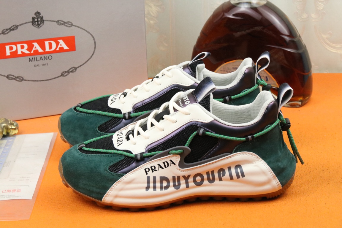 J0 高品质Prada 普拉达 上市著名奢侈品牌,专柜同步更新,意大利男鞋时尚杂志季刊封面主推款鞋面采用意大利进口头层牛皮,舒适透气网布内里.原版防滑橡胶大底,上脚舒适有型. 细节无可挑剔.码数38-44