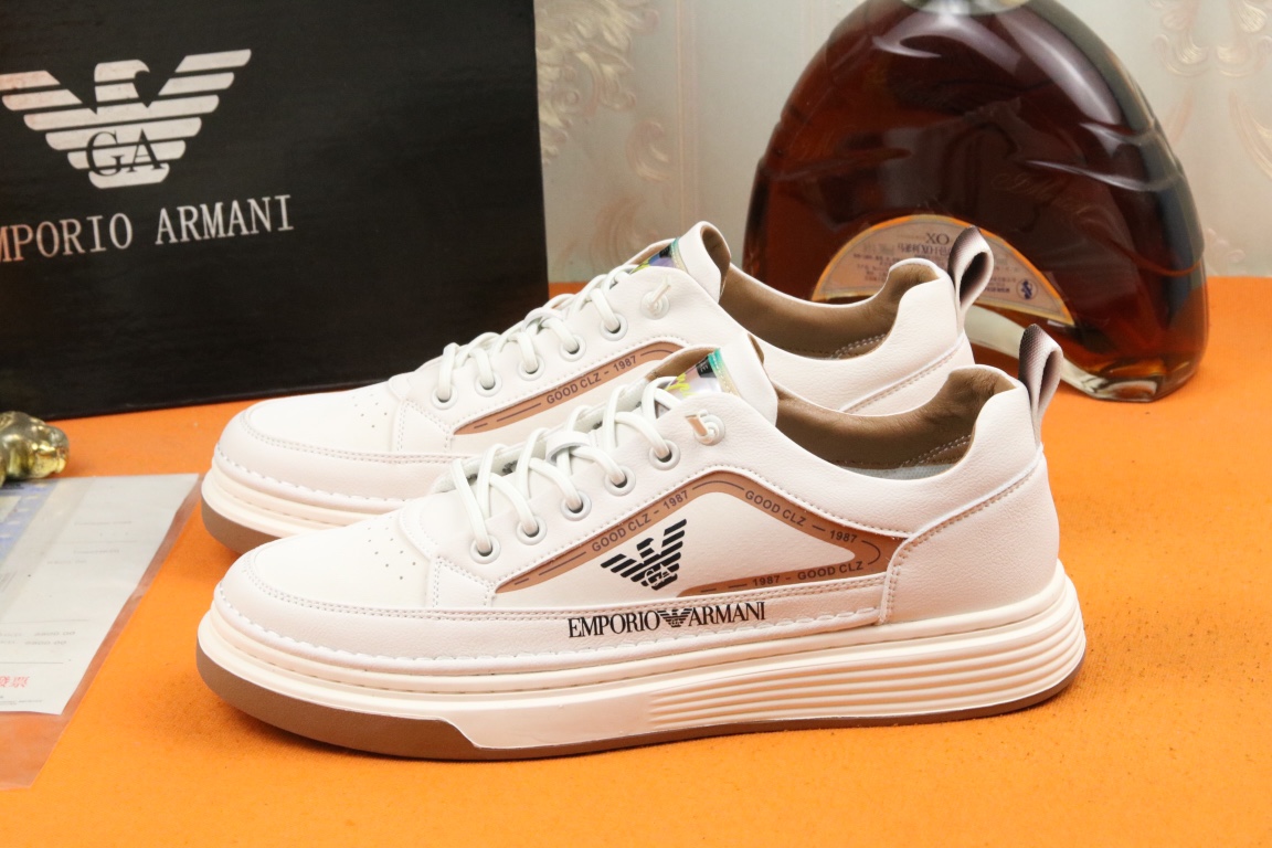 I5  Armani 阿玛尼 上市著名奢侈品牌,专柜同步更新,意大利男鞋时尚杂志季刊封面主推款鞋面采用意大利进口牛皮,羊皮内里.原橡胶大底,上脚舒适有型. 细节无可挑剔.码数38-44