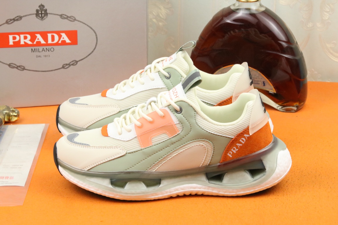 I5 高品质Prada 普拉达 上市著名奢侈品牌,专柜同步更新,意大利男鞋时尚杂志季刊封面主推款鞋面采用意大利进口头层牛皮拼接网布制作,舒适透气内里.原版二次发泡气垫大底,上脚舒适有型. 细节无可挑剔.码数38-43