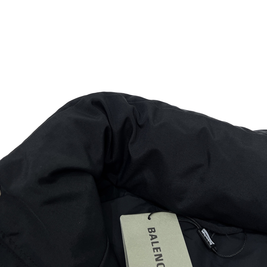 680 Balenciaga巴黎世家BLCG 22秀款双B立领羽绒服