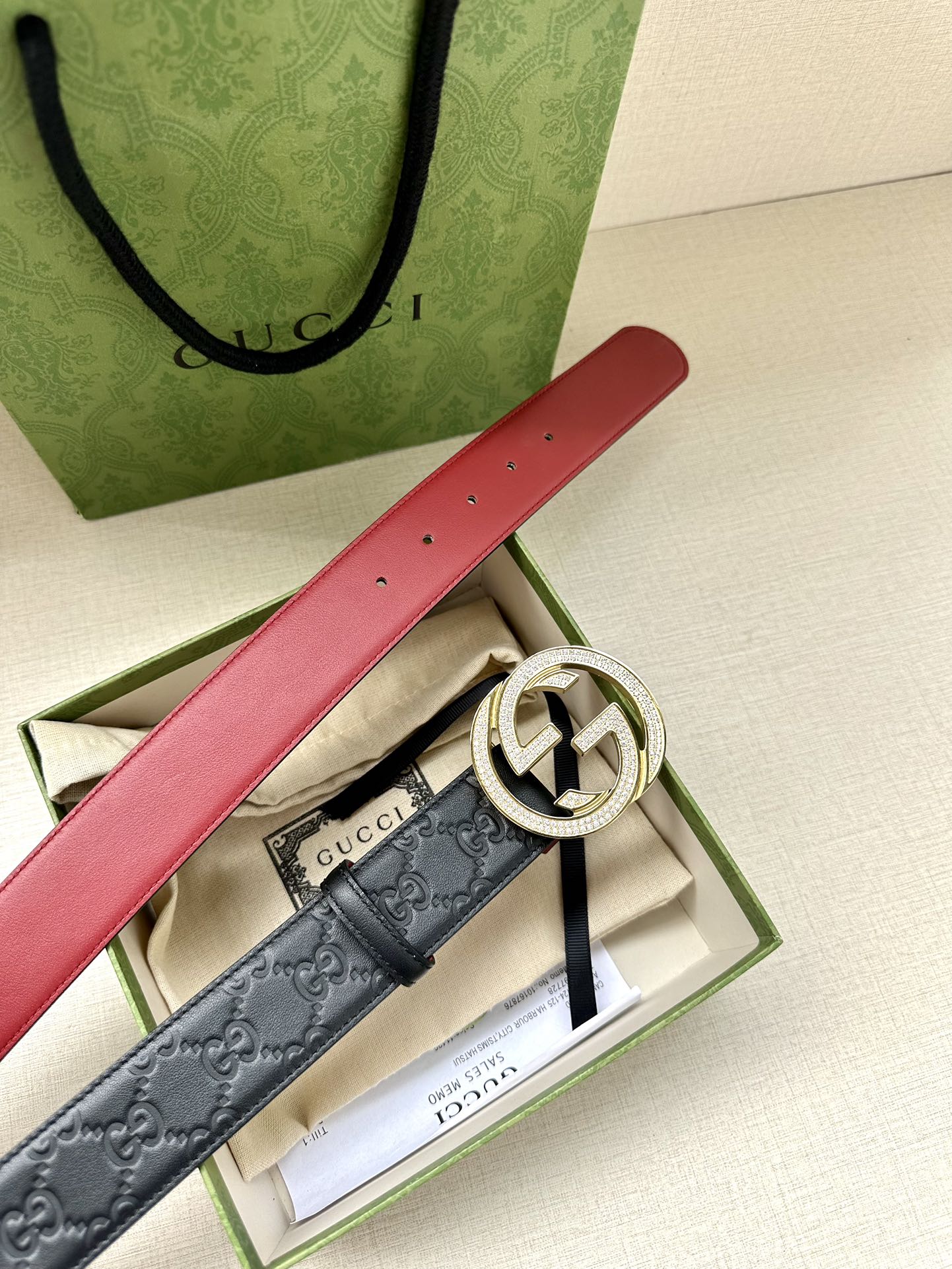 带宽3.8cmGUCCI互扣式双G原单镶钻钢扣腰带采用热压印技术的GucciSignature皮革精制而