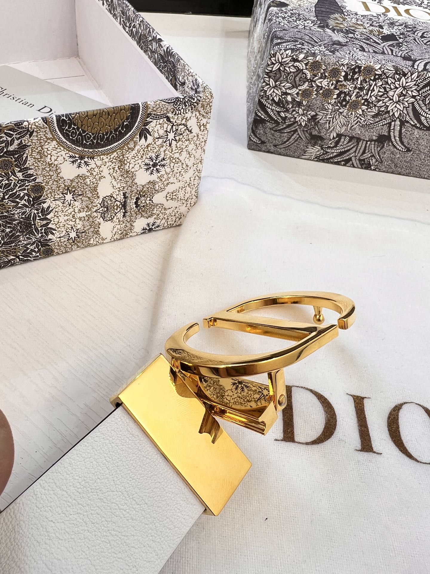 Dior 女神 ，电镀抛光工艺，可以双面使用（迪奥）DIOR