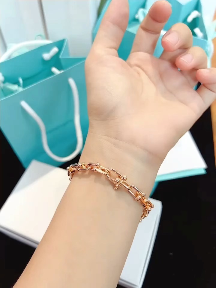 Tiffany & Co. U形竹节情侣手链 上手效果