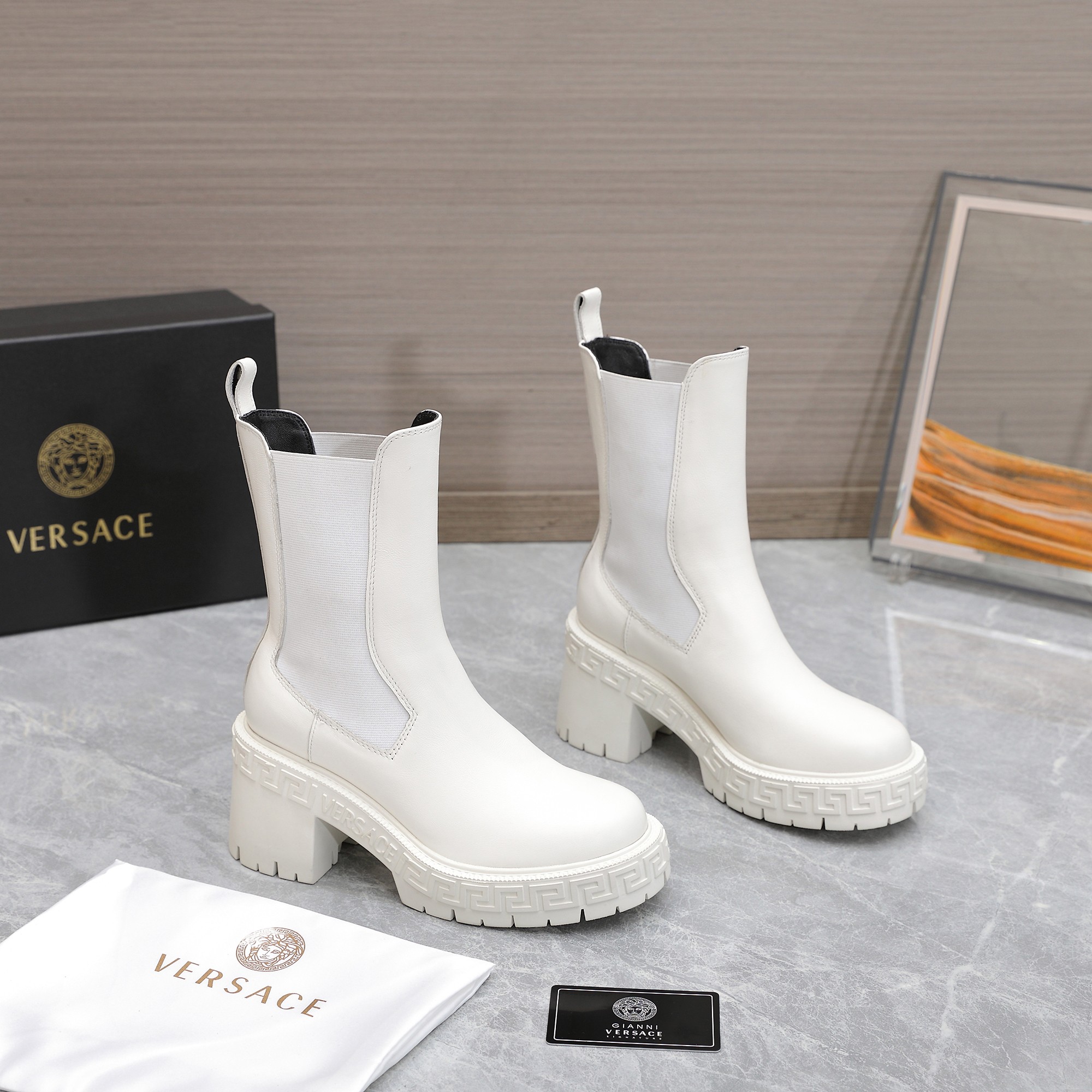 Versace 2022SS Women’s Boots: A Renaissance-inspired Artistic Symbol. - 图片 2