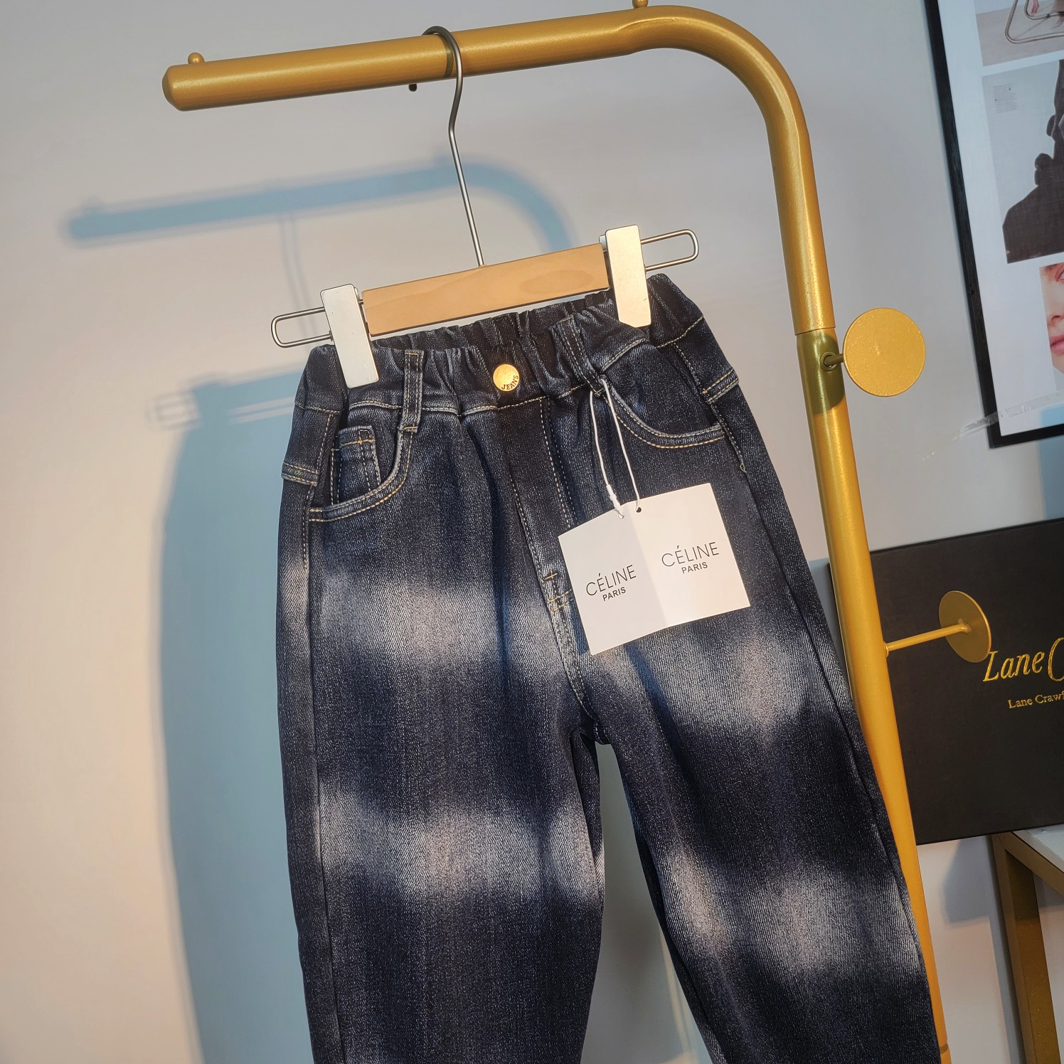 High-Quality Thick Velvet Jeans by CELINE 2022 with Excellent Layout and Handbag Options - 图片 3