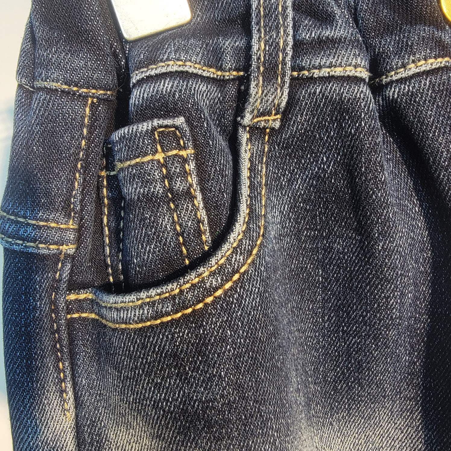 High-Quality Thick Velvet Jeans by CELINE 2022 with Excellent Layout and Handbag Options - 图片 7