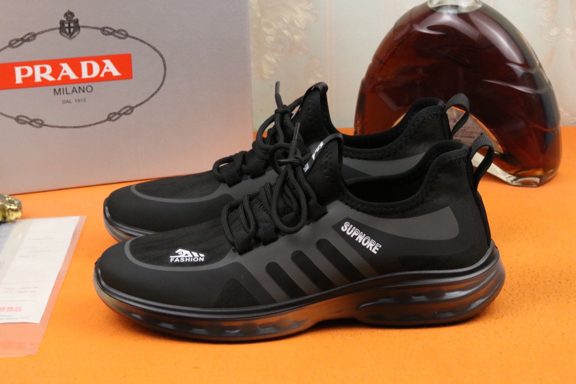 I5 爆单款Prada 普拉达  香港专柜休闲鞋,专柜品质,优质做工,鞋面采用进口牛皮,舒适透气内里,原板橡胶大底 ,休闲时尚,高端品质,码数：38-43