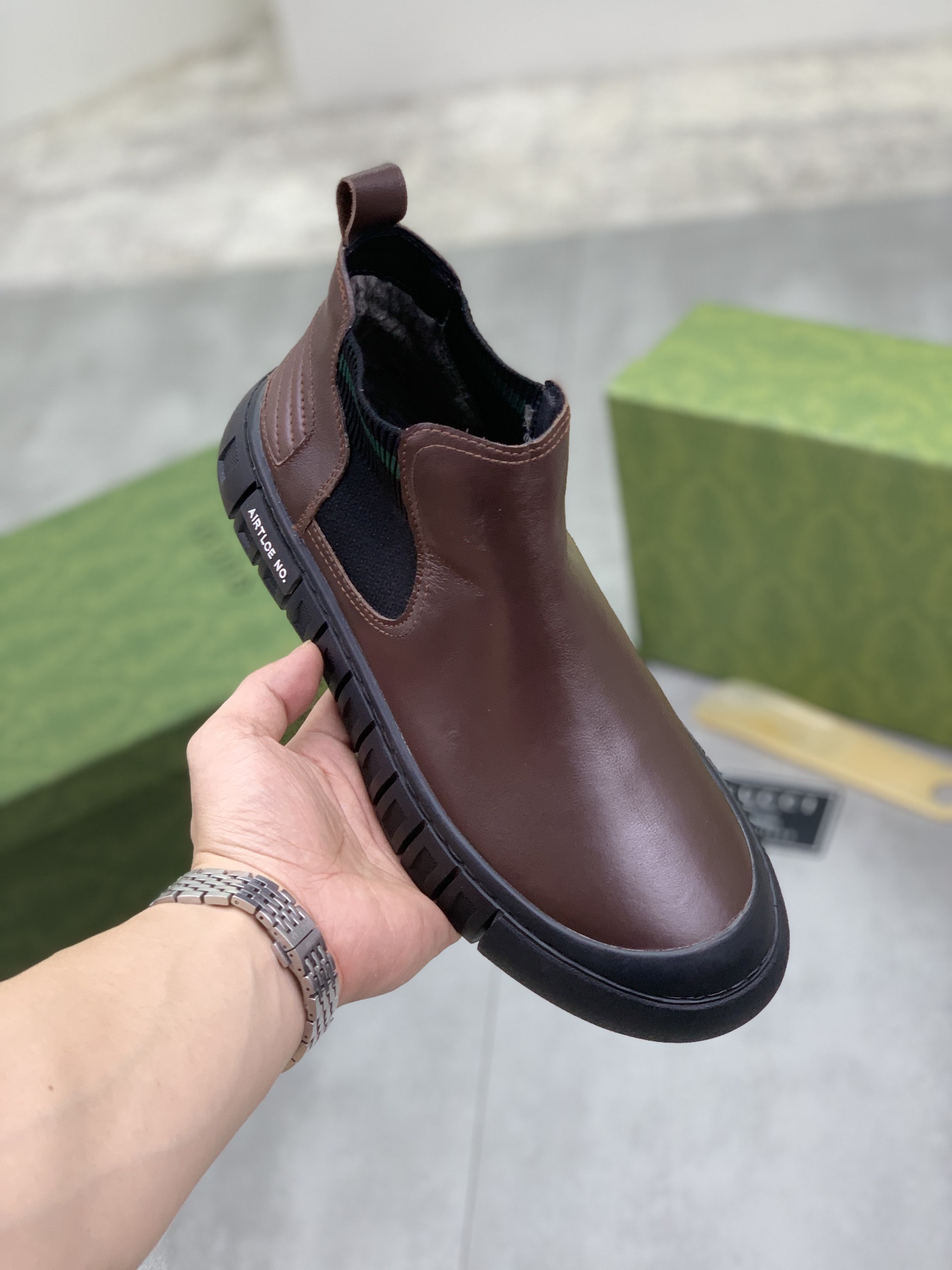 J0 绒里爆款Gucci  古奇 高帮男鞋高端品牌，鞋面采用意大利进口头层牛皮保暖绒里内里垫脚制作，让行走更加便捷舒适，惊世之作打造时尚个性衬托你的与众不同打造时尚个性衬托你的与众不同潮男必备!经典超富弹力橡胶配爆米花大底，数码 38-45 棕色选