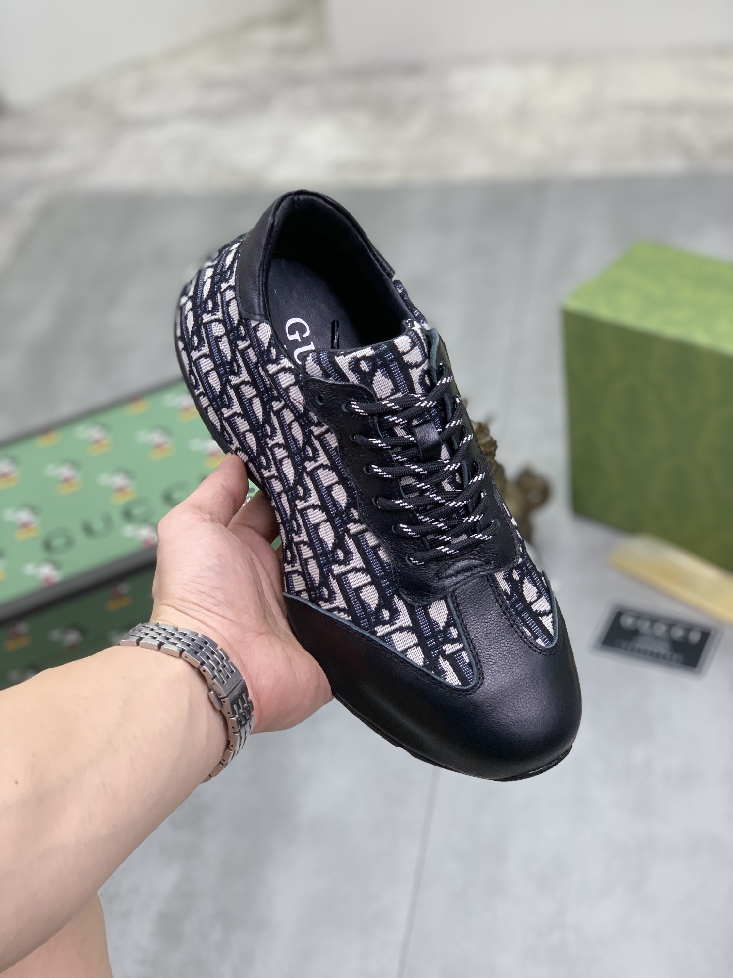 J5 顶级品质 老爹鞋 Gucci  古奇  男鞋抢先上市，材料做工完胜市场所有版本 最高品质进口原版顶级牛皮鞋面拼接，内里材料采用全头层猪皮内里，私模软质TPU橡胶舒适大底，上脚舒适度高。实物拍摄，进口专用材料凸显品牌独特魅力 黑色可选 码数；38-45