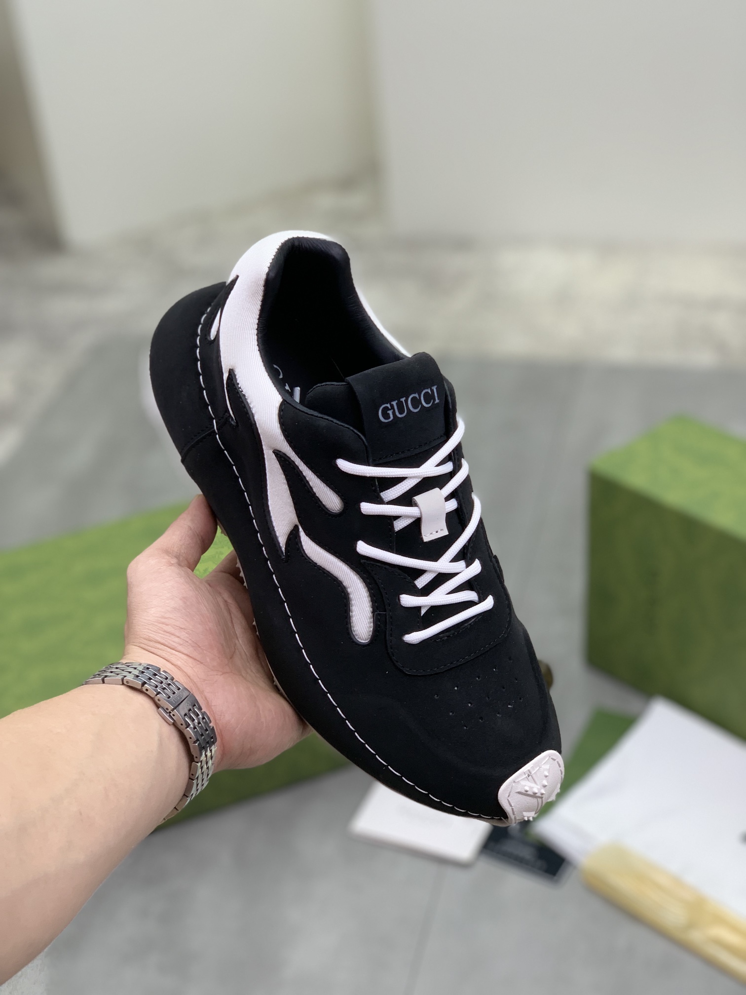 牛皮内里 顶级品质 老爹鞋 Gucci  古奇  男鞋抢先上市，材料做工完胜市场所有版本 最高品质进口原版顶级牛皮鞋面拼接，内里材料采用全头层牛皮内里，私模软质TPU橡胶舒适大底，上脚舒适度高。实物拍摄，进口专用材料凸显品牌独特魅力 3色可选 码数；38-44″},”isTop”:0,”title”:” 牛皮内里 顶级品质 老爹鞋 Gucci  古奇  男鞋抢先上市，材料做工完胜市场所有版本 最高品质进口原版顶级牛皮鞋面拼接，内里材料采用全头层牛皮内里，私模软质TPU橡胶舒适大底，上脚舒适度高。实物拍摄，进口专用材料凸显品牌独特魅力 3色可选 码数；38-44