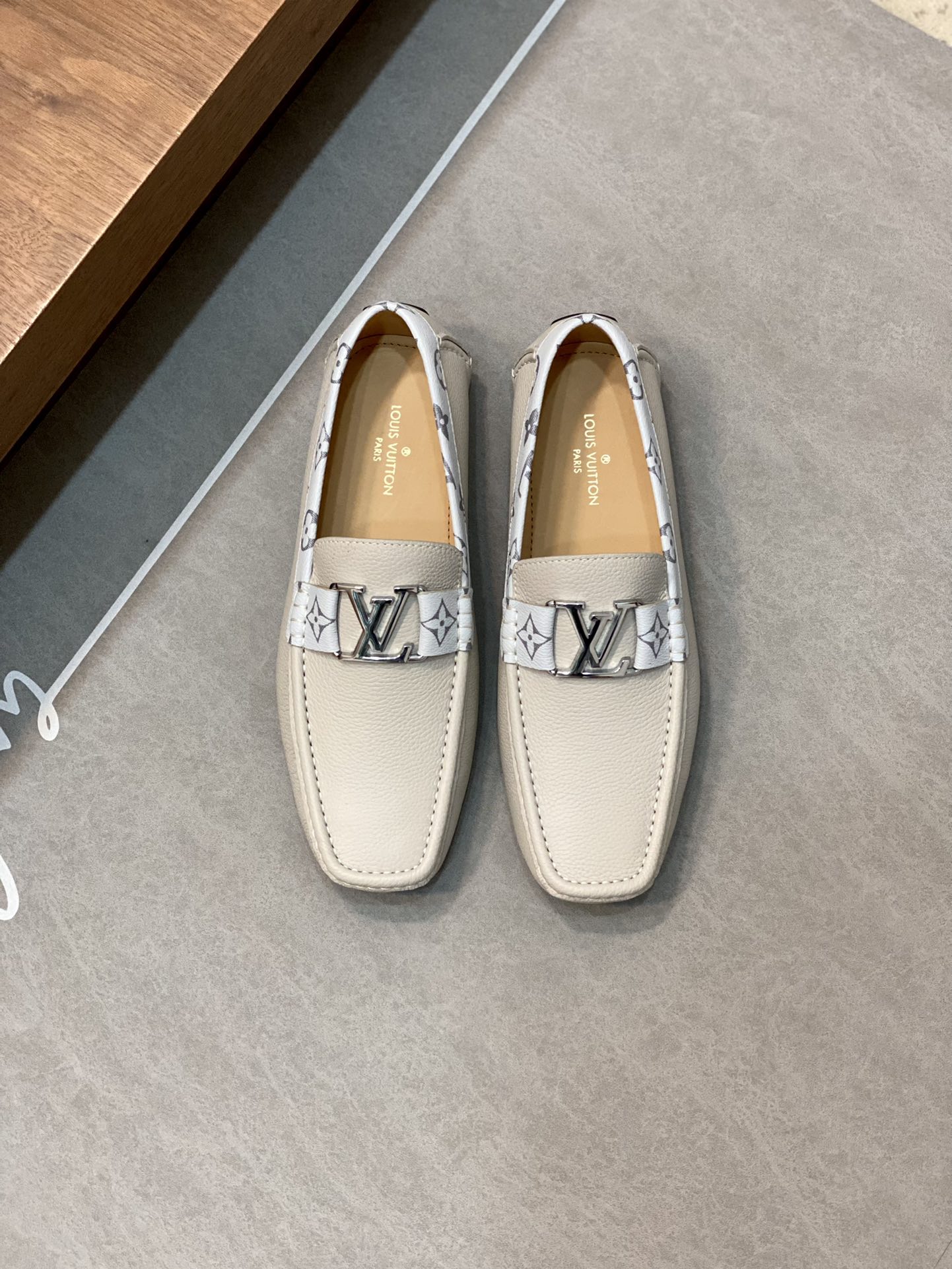 Louis Vuitton Store
 Shoes Moccasin Calfskin Cowhide