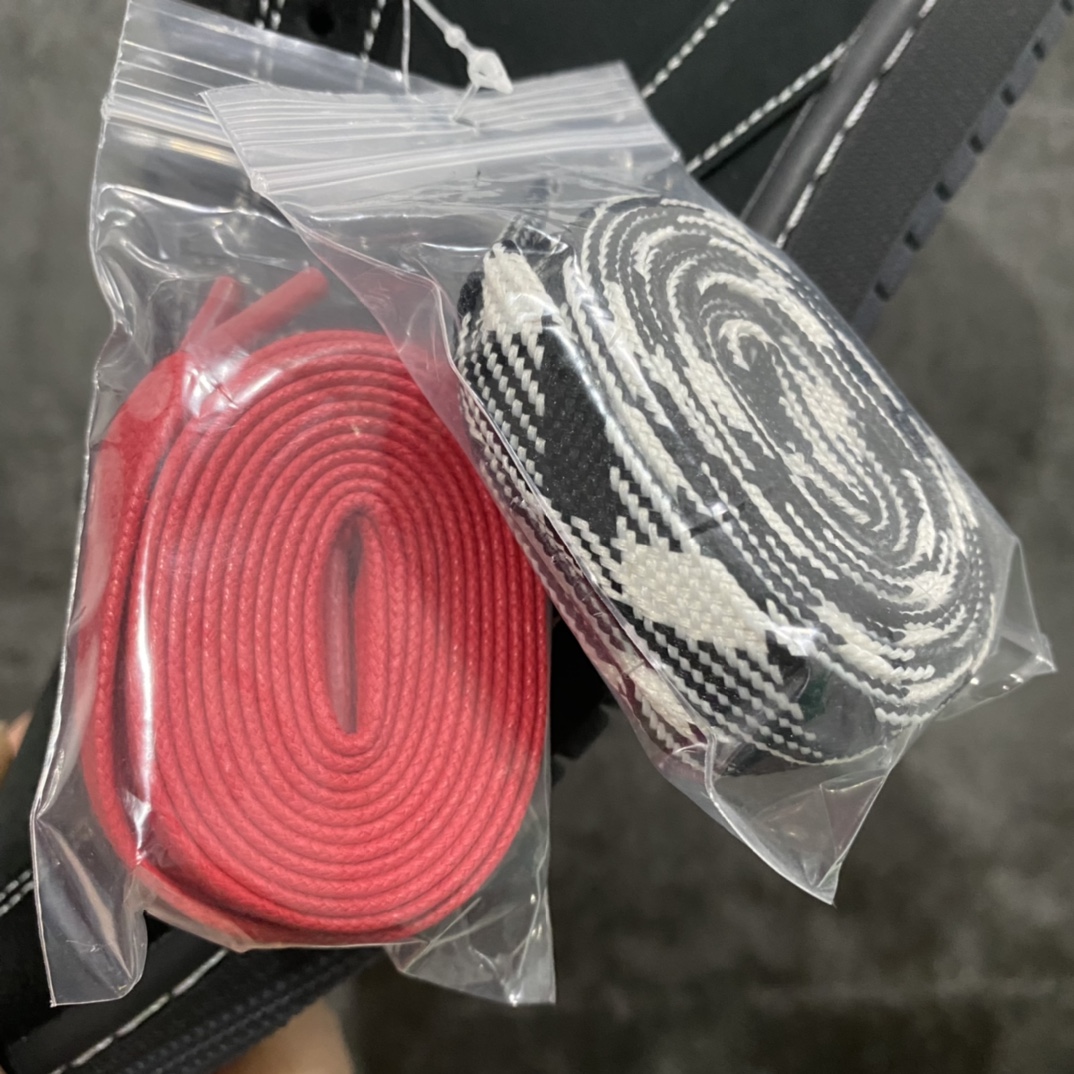 图片[7]-新DT版纯原Air Jordan AJ1黑色倒钩 货号：DM7866-001 原盒带方巾原配件 正确针车效果 原装皮料 刺绣饱满 细节做工到位 尺码：36-47.5-选品中心