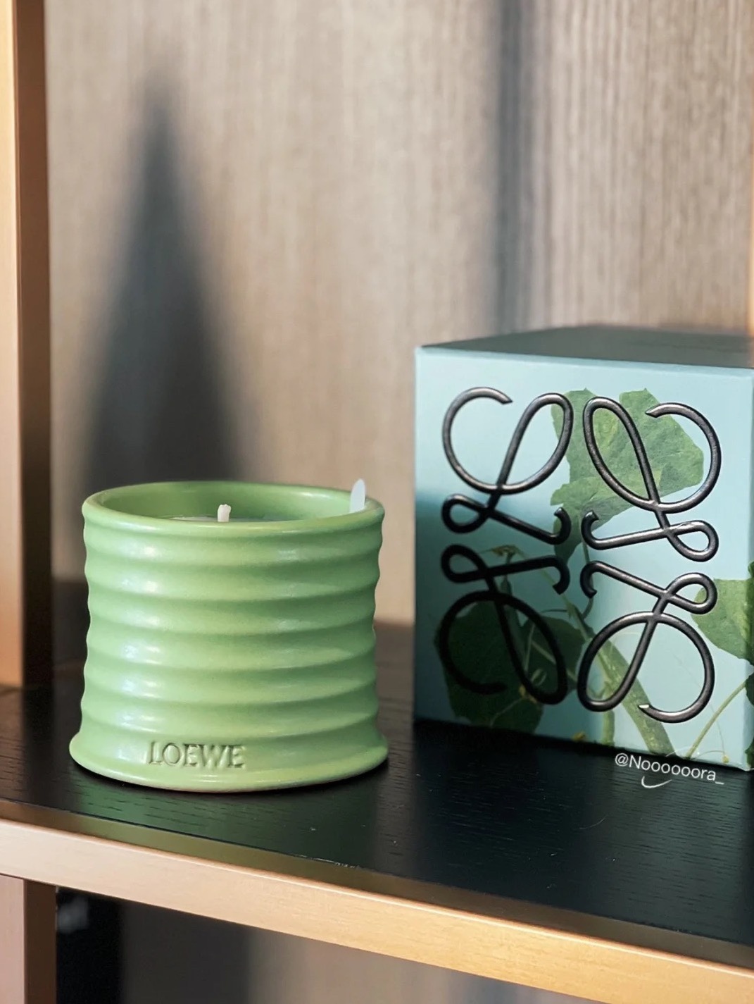 NO:809103,The king that is out of stock all over the network, the Cucumber scented candle is housed in a handmade terracotta container. The light green glaze and ribbed design become the visual center of the outdoor space. It is full of fun and vitality. Car fragrance. Home fragrance. Candle, alexander wang19860909全网断货大王 黄瓜香氛蜡烛 装盛在手工制作的赤陶容器中 浅绿色釉面与棱纹设计 化为户外空间中的视觉中心 充满着趣味与活力,车载香薰.居家香氛.蜡烛,alexander wang,accessory