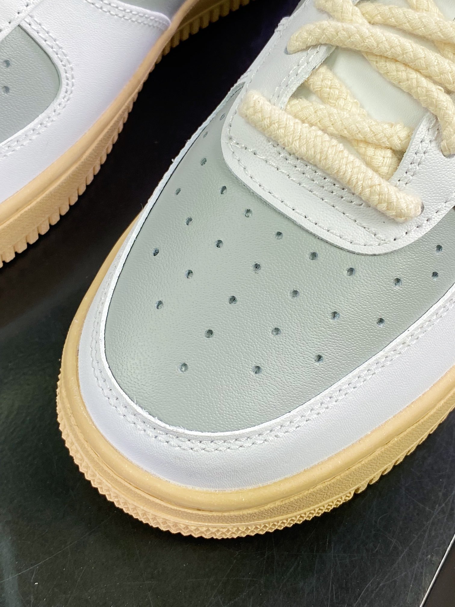 240 By You Air Force 1'07 Low Retro SP空军一号低帮皮革米白灰黄底黑钩子