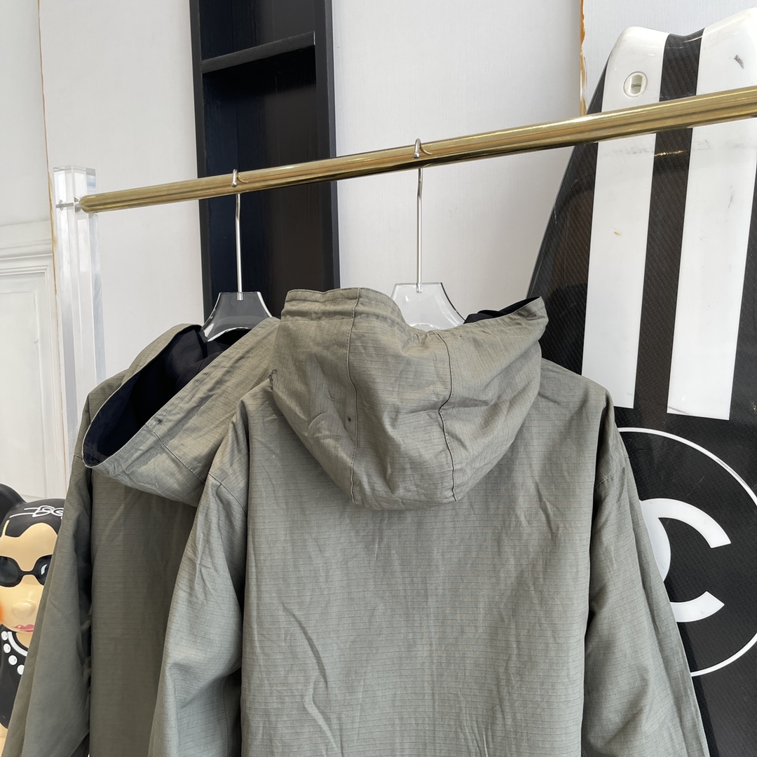 Gucci Reversible Workwear Jacket: Unisex Style, Premium Quality 9 i1666777976 9065 7