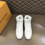 P250 "*ouis*uitto*" męskie buty sportowe Rivoli, te buty sportowe Rivoli używają monogramu cielęcia, aby zinterpretować klasyczny projekt wysokiej klasy. Skórzanie cielęcia pokazuje znakomity styl, a magiczne koronki, które można naprawić, można użyć do osiągnięcia wygodnego opatrunku. Czysty ręcznie robiony, szczegóły określają jakość! Rozmiar: 38-44 (45 spersonalizowany) 1 P250 „*ouis*uitto*” męskie buty sportowe Rivoli, te buty sportowe Rivoli używają monogramu cielęcia, aby zinterpretować klasyczny projekt wysokiej klasy. Skórzanie cielęcia pokazuje znakomity styl, a magiczne koronki, które można naprawić, można użyć do osiągnięcia wygodnego opatrunku. Czysty ręcznie robiony, szczegóły określają jakość! Rozmiar: 38-44 (45 spersonalizowany)