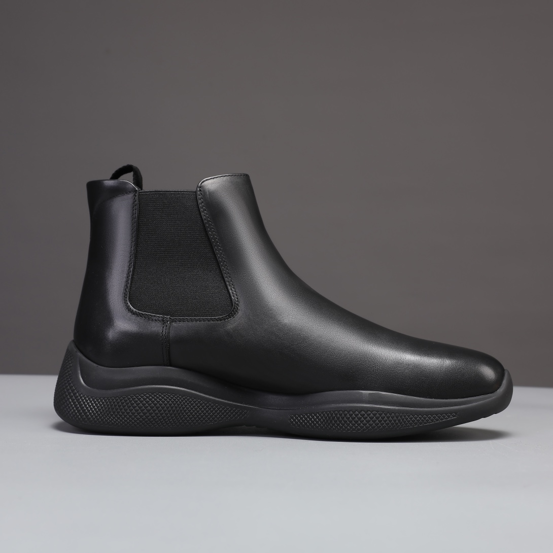 NO:555378,(Pili) (Maoli) P's Chelsea men's shoes, super A-grade goods. This Chelsea shoe is equipped with a thick outsole. The minimalist design exudes a modern and charming charm. The imported leather surface has good texture and the leather lining is easy to wear!  Code number 39-44,19860909（皮里）（毛里） P家 切尔西男鞋,超A货 这款切尔西鞋 配有厚大底,极简主义设计散发充满现代感的迷人魅力.进口皮面,质感好,皮内里 方便穿着 ！ 码数39-44,,Men's shoes