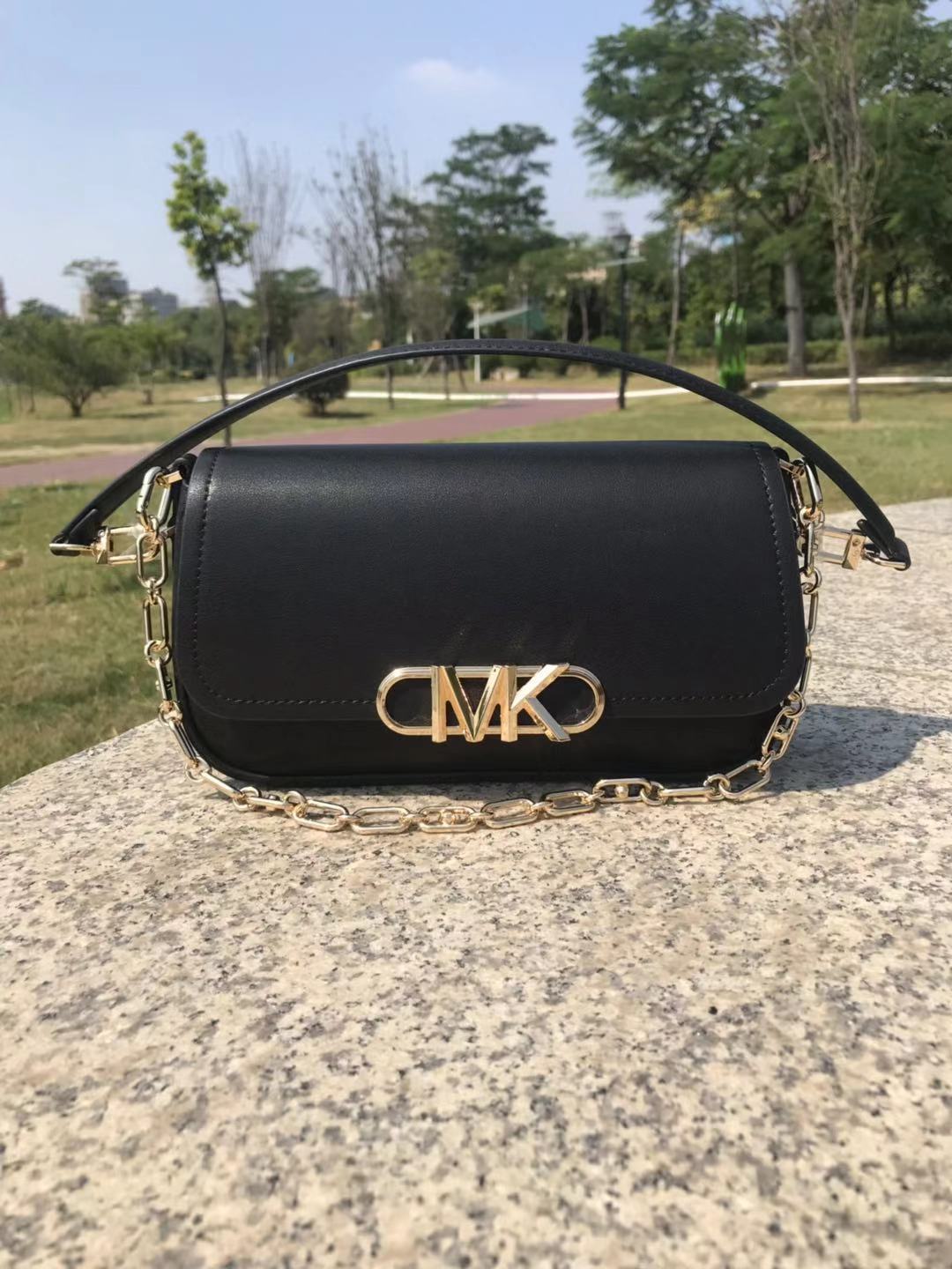 Michael Kors Mk2022年新款腋下包
