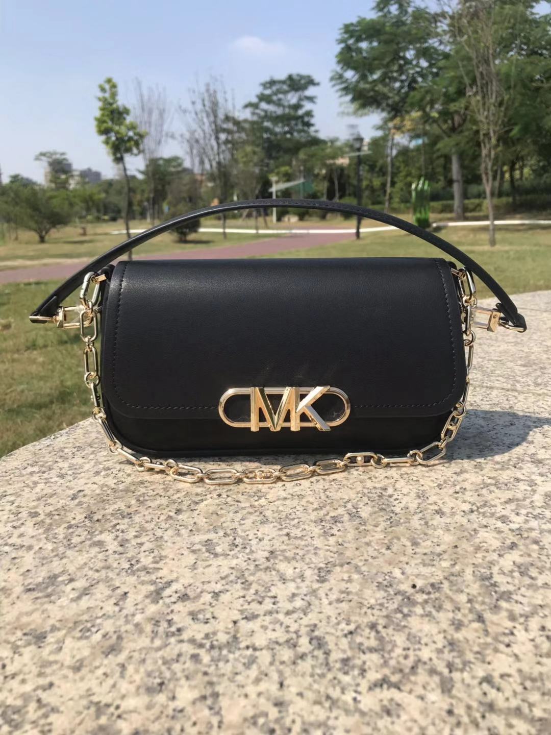 Michael Kors Mk2022年新款腋下包