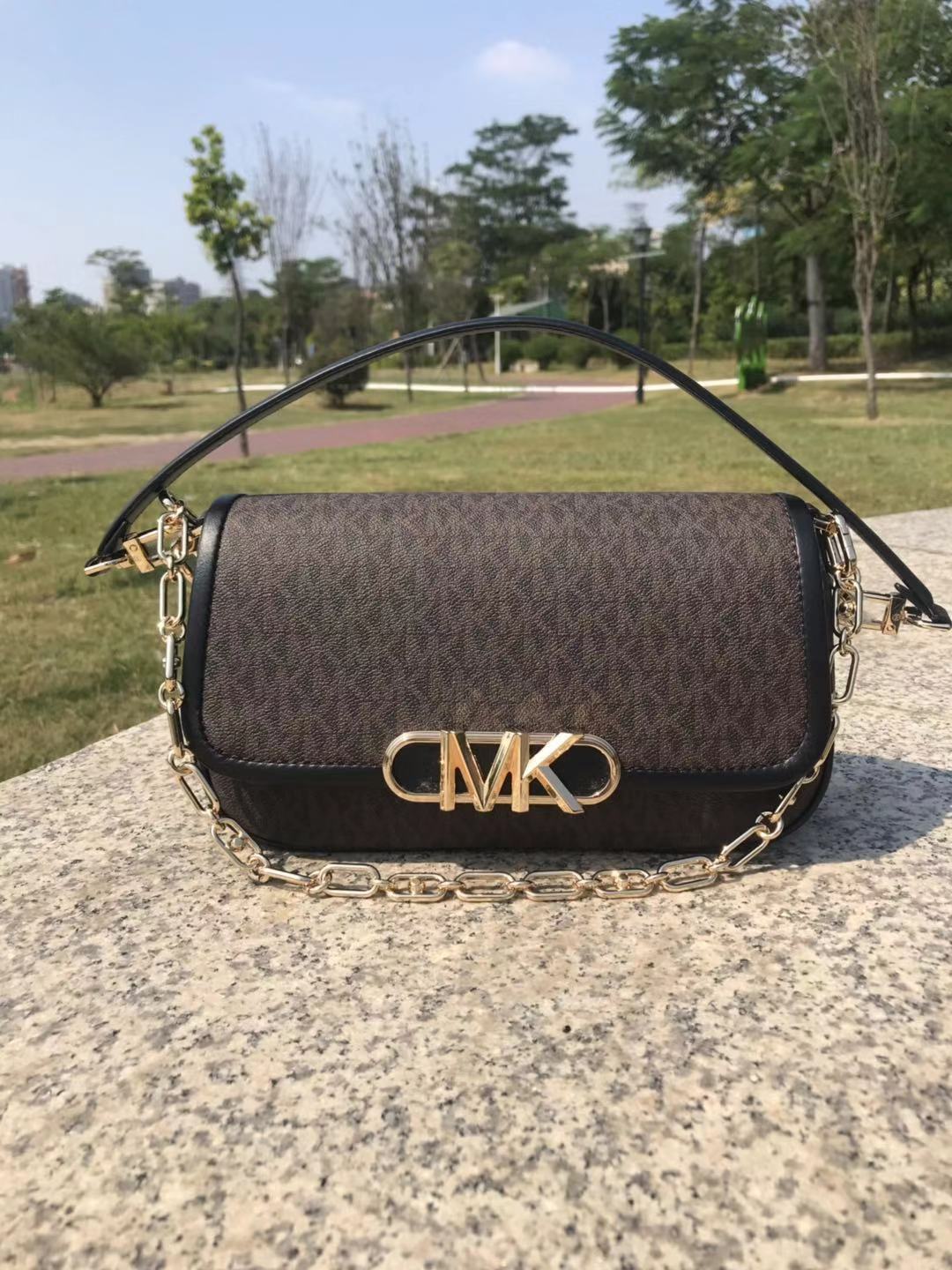Michael Kors Mk2022年新款腋下包