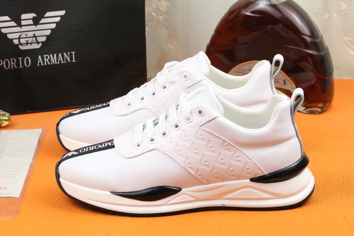 I5  Armani 阿玛尼 上市著名奢侈品牌,专柜同步更新,意大利男鞋时尚杂志季刊封面主推款鞋面采用意大利进口牛皮,羊皮内里.原板轻质大底,上脚舒适有型. 细节无可挑剔.码数38-44