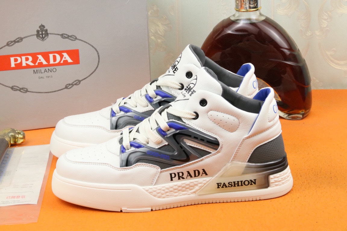 J0 高品质Prada 普拉达 上市著名奢侈品牌,专柜同步更新,意大利男鞋时尚杂志季刊封面主推款鞋面采用意大利进口小牛皮,羊皮内里.原版防滑轻质发泡大底,上脚舒适有型. 细节无可挑剔.码数38-44