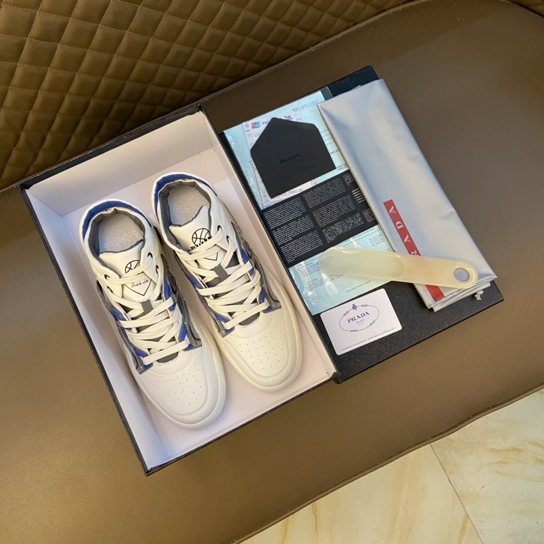 Prada 普拉达 ～独特现代风运动鞋.专柜代购休闲鞋 男士2022专柜同步发售,意大利进口原版品牌精选头柔软原版材料 拒绝脱色磨脚鞋底：原厂特供原版底, 超酷 法国懒人风格设计 懒人套脚套脚 原单品质 超舒服原版底 . 适合户外司机驾车完美 ,男鞋码数：38-44 45码可定做 黑色白色 选