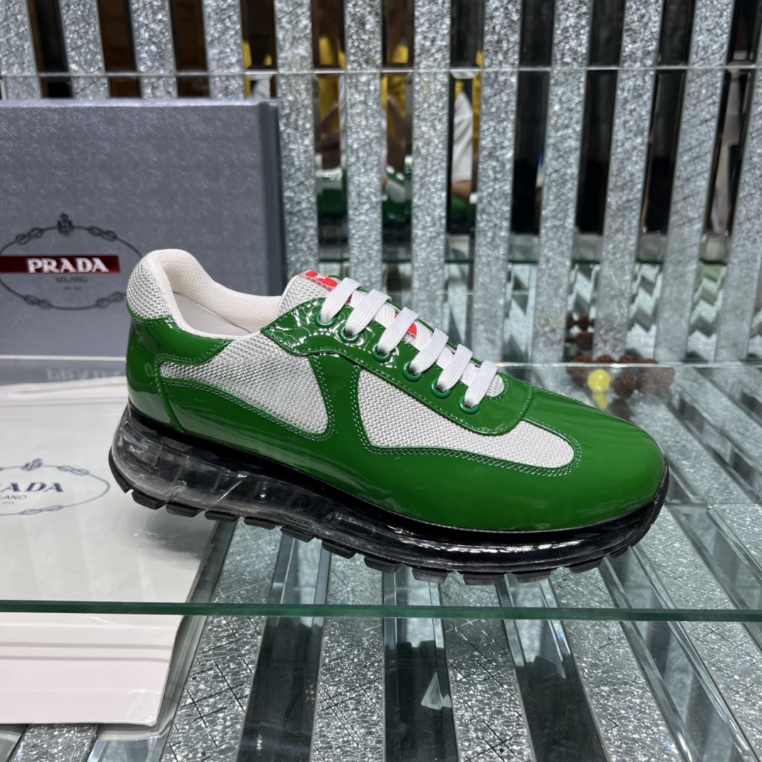 K5 Prada 普拉达 ；顶级代购男士最新专柜同步发售品牌注塑标识;凸显高端·贵气·档次做工考究,鞋底：原厂特供原版底,独家双层活动成型底超级舒适,实物拍摄实物更赞「高品质·跟单货」可随意进出专柜,码数38-45欢迎砸单