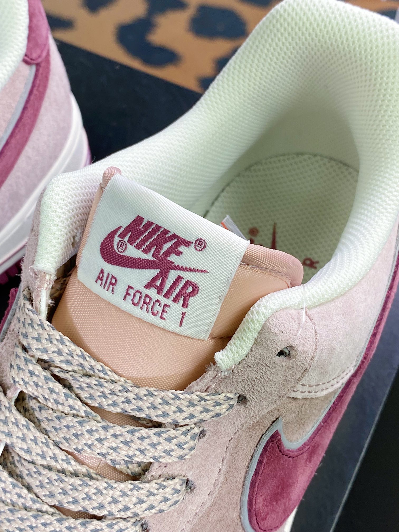 260 Otomo Katsuhiro x Air Force 1’07 LV8 Low”AKIRA”空军一号经典低帮KT0036-088