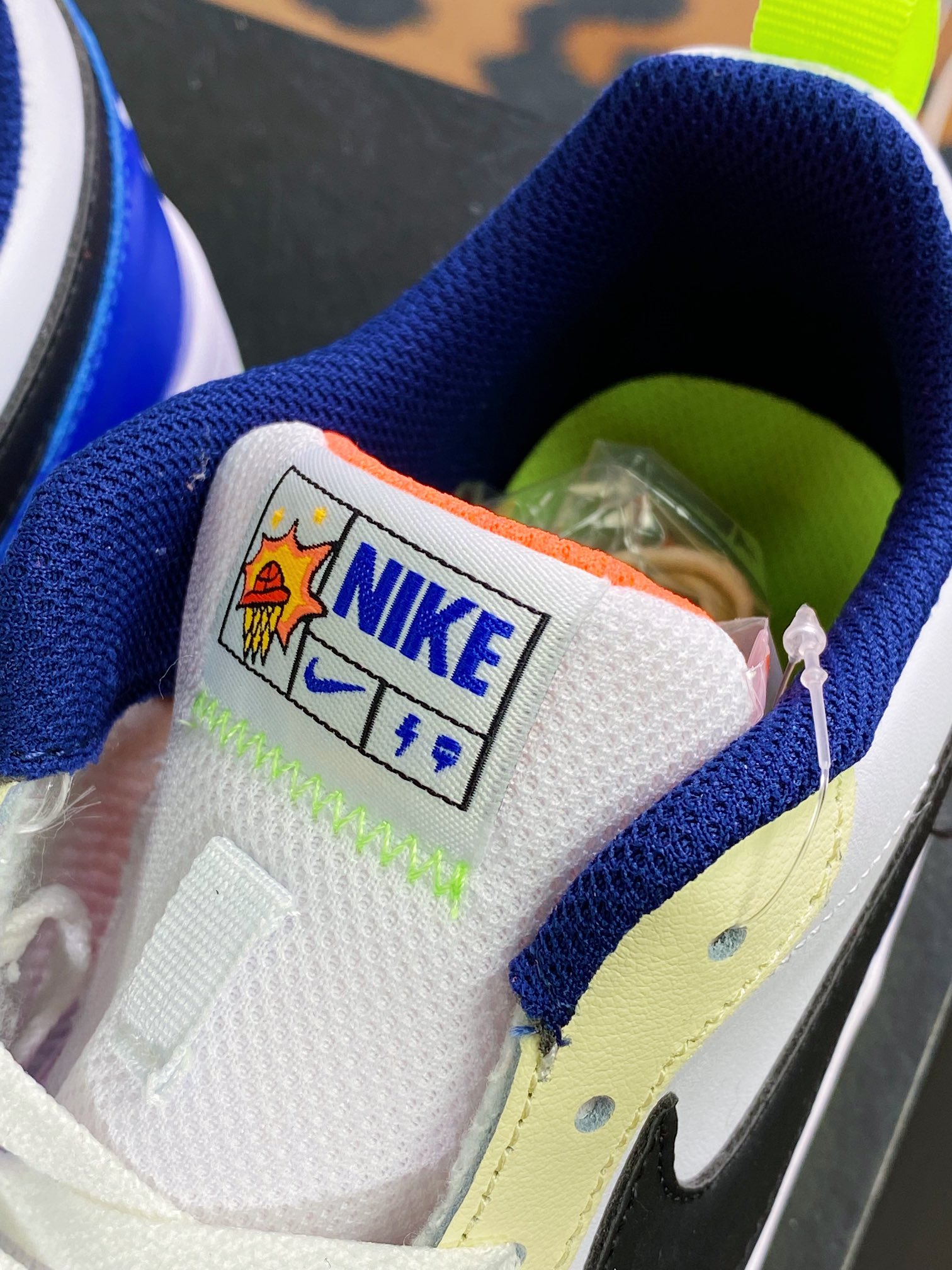 200  Court Borough Low 2”Milk/Racer Blue/Volt”学院系列FB1394-101