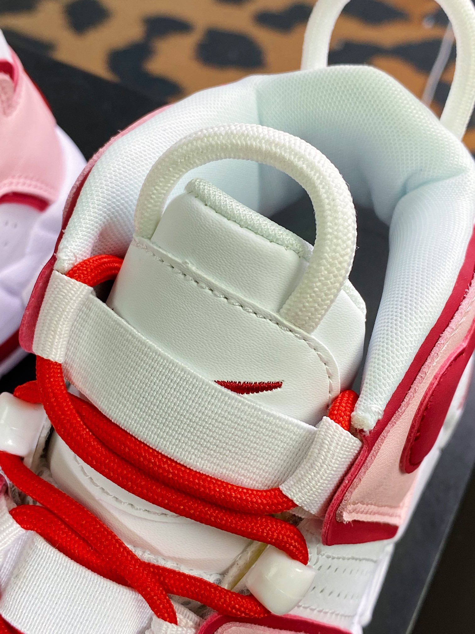 260  Air More Uptempo GS”Valentine’s Day”皮蓬一代921948-102