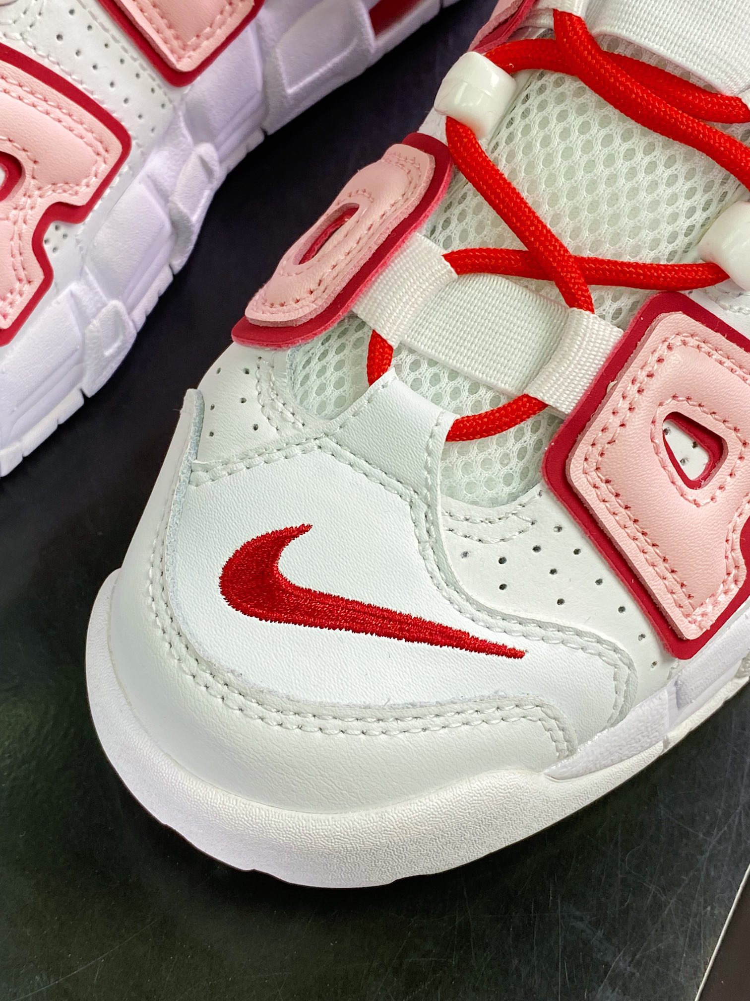 260  Air More Uptempo GS”Valentine’s Day”皮蓬一代921948-102
