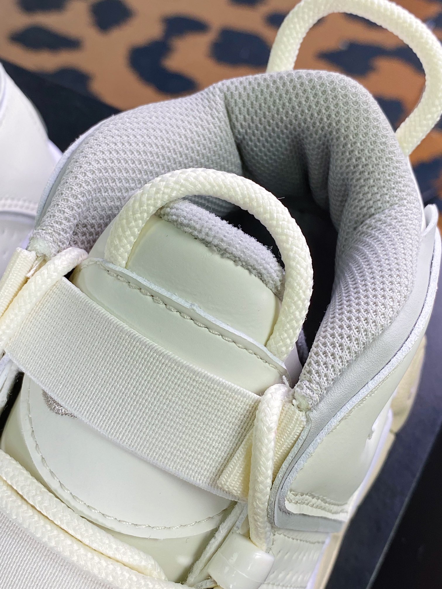 260 Air More Uptempo QS”Light Bone”皮蓬一代414962-107