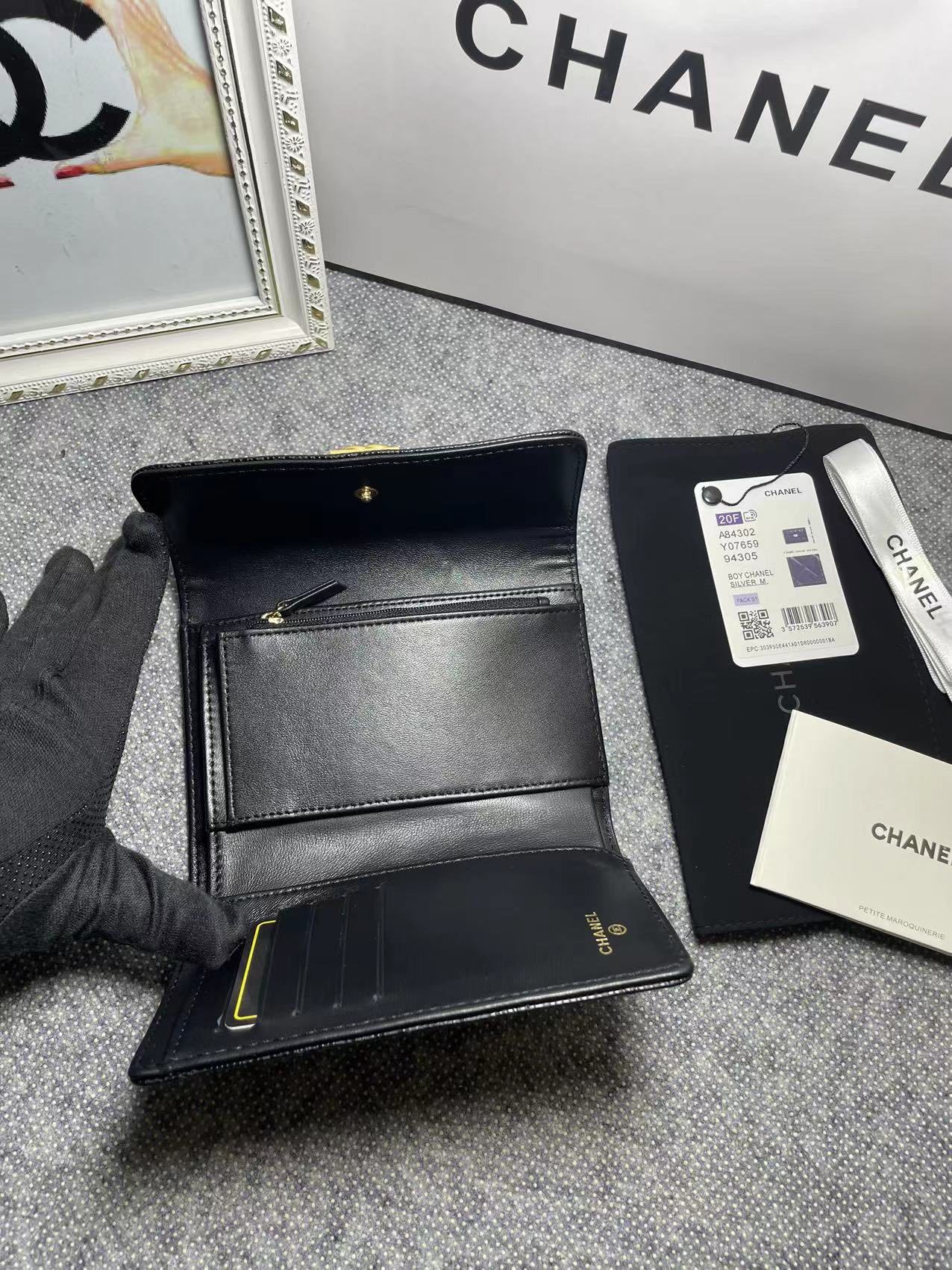 CHANEL。 leboy中号三折钱包💦款号A84302球纹头层牛皮配鎏金扣、菱格纹路.原单品质!