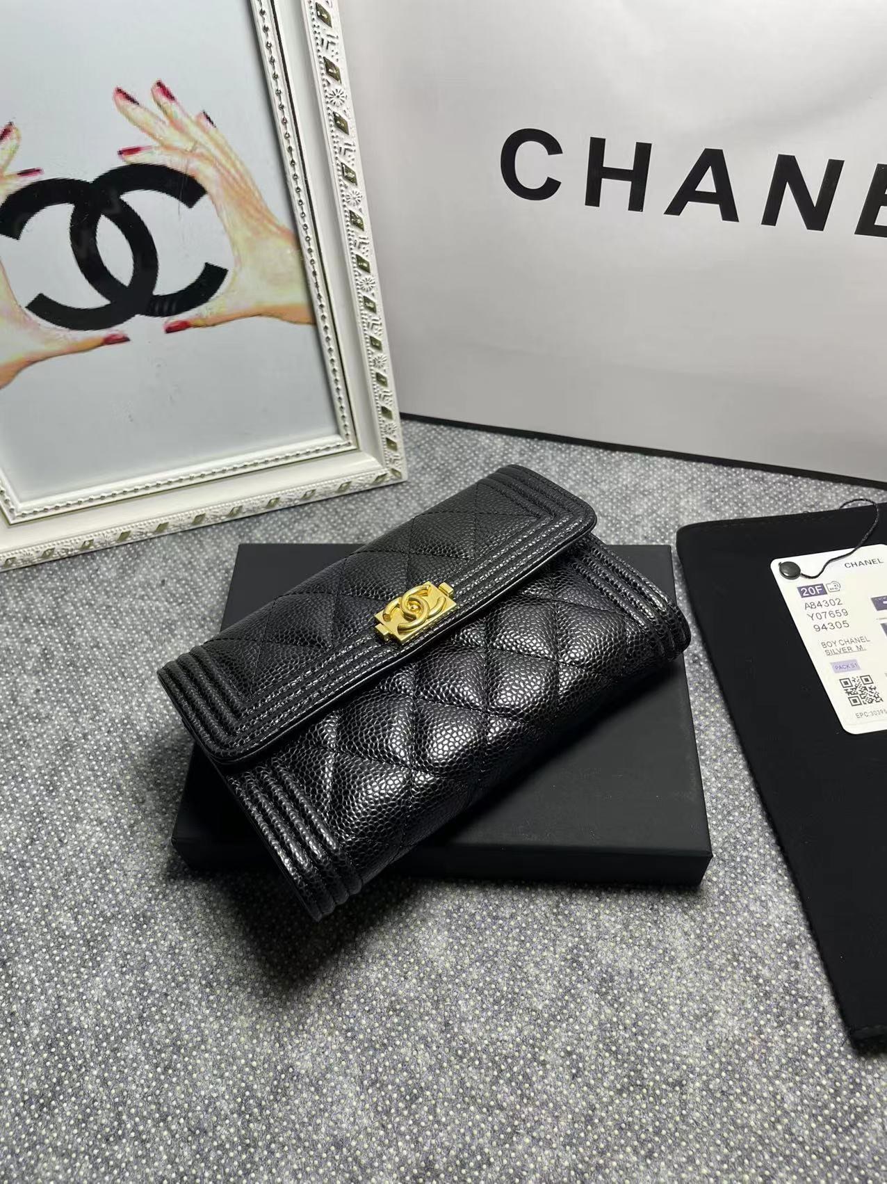 CHANEL。 leboy中号三折钱包💦款号A84302球纹头层牛皮配鎏金扣、菱格纹路.原单品质!
