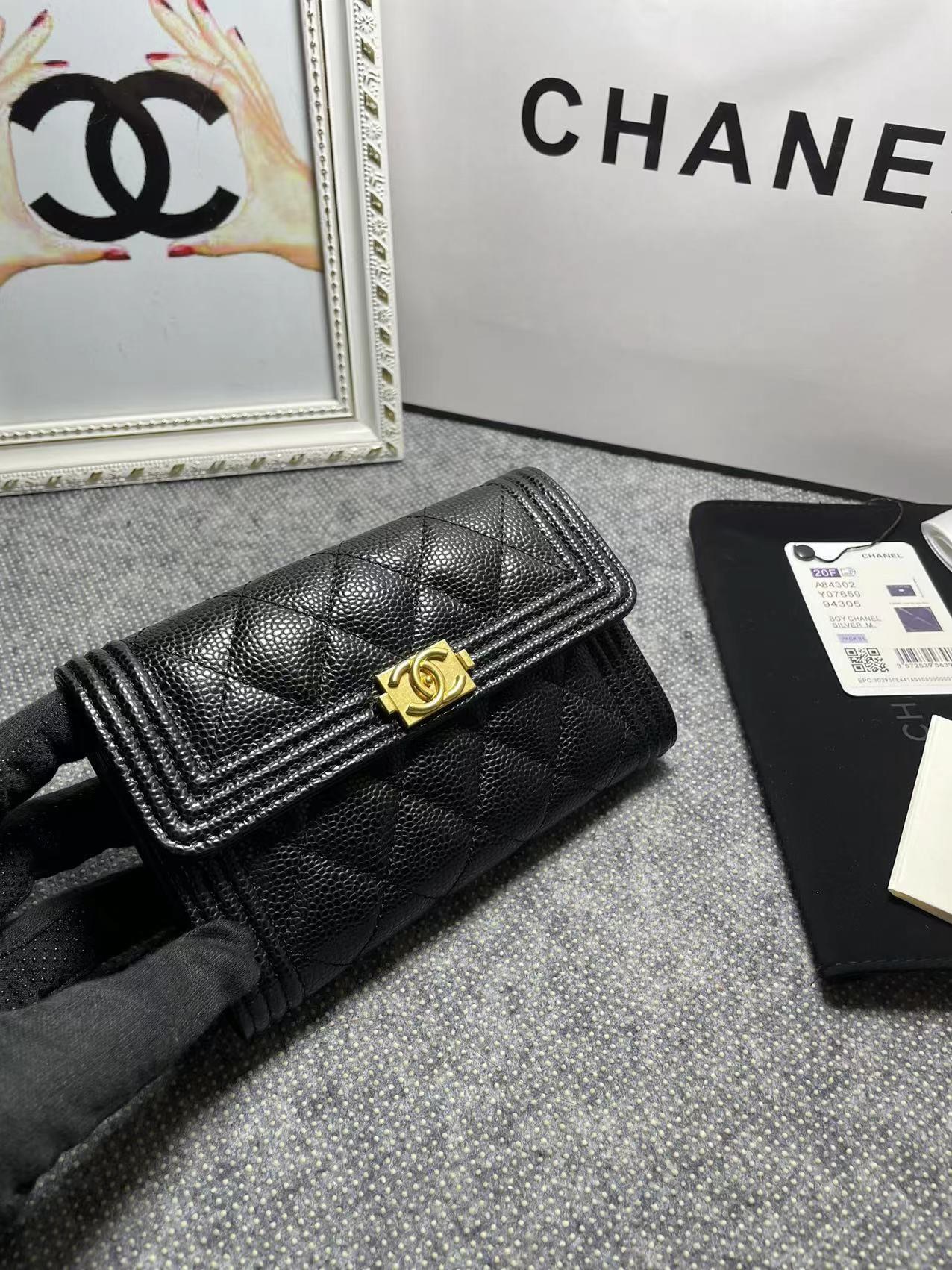 CHANEL。 leboy中号三折钱包💦款号A84302球纹头层牛皮配鎏金扣、菱格纹路.原单品质!