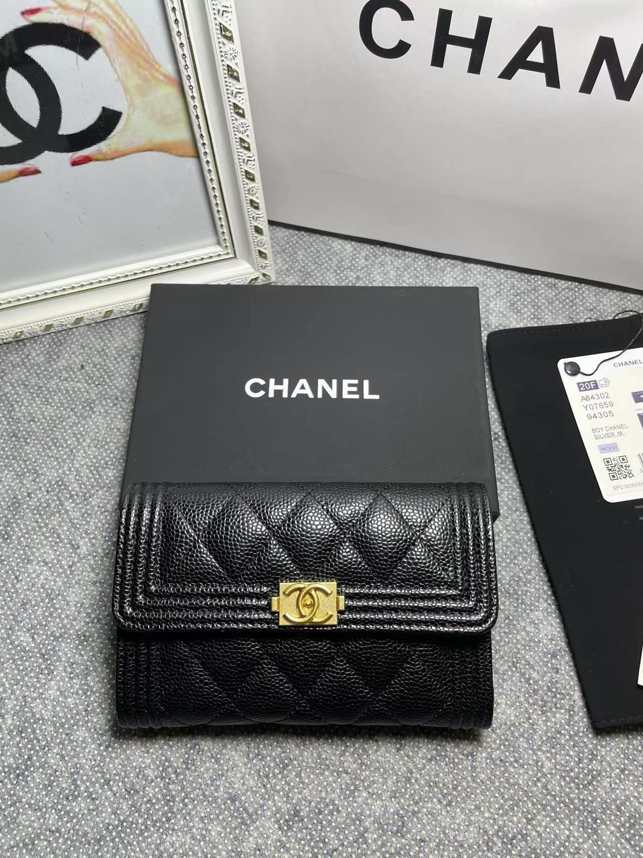 CHANEL。 leboy中号三折钱包💦款号A84302球纹头层牛皮配鎏金扣、菱格纹路.原单品质!