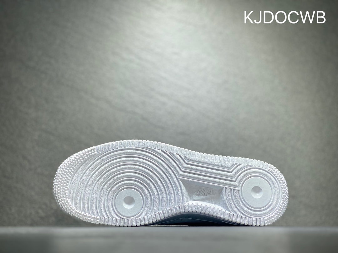 200 Nike Air Force 1 空军一号 DQ7570-001