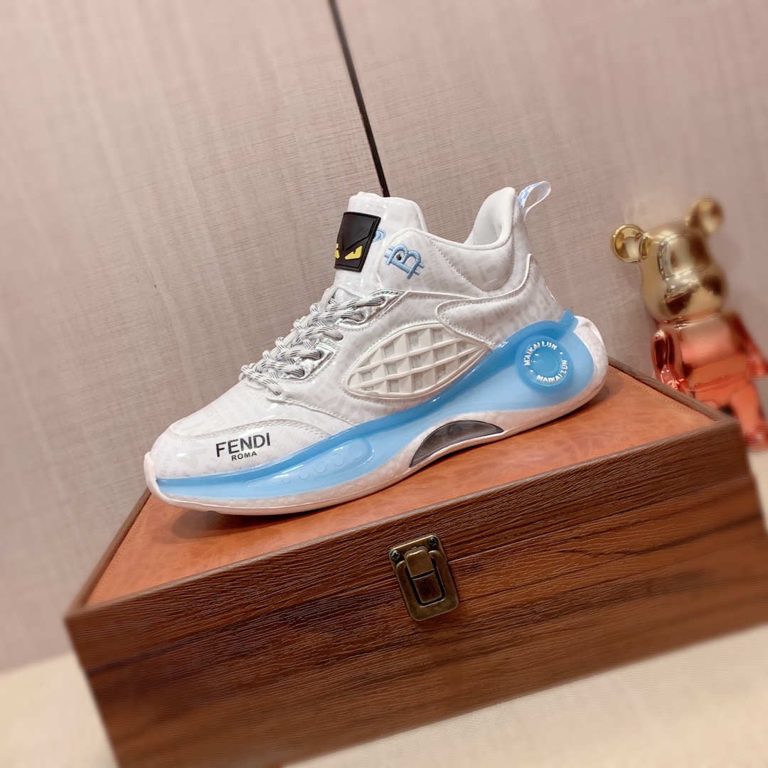 J0 Fendi 芬迪  最新爆款休闲鞋,顶端品牌奢侈～代购,顶级～质量.专柜同卖产品鞋面選用进口透气特殊材质透气运动内里精细做工.原版个性时尚柔软橡膠耐磨防滑大底,上脚轻巧舒适,实物拍摄實物更好看,004码: 38-44. 2色可选.