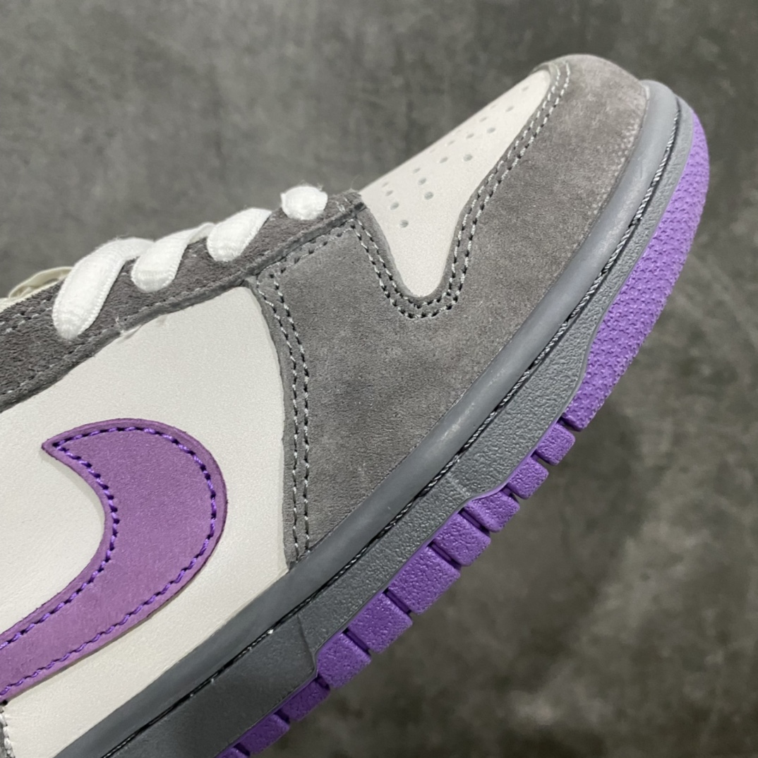 图片[6]-外贸纯原Nike SB Dunk Low Pro \”Purple Pigeon\” 紫鸽子 #原纸板楦头 独家私模大底 全新正确版型 #全鞋面采用原装进口头层 纳帕皮 反毛皮 #原厂百宏织唛舌标 鞋垫内置ZoomAir气垫 #鞋身内收腰线 鞋口开口弧度 五星电绣 一针一线同步正品标准 原厂中底布正确印刷 #鞋头上翘弧度 后跟小山峰弧度 全面升级 玻璃冲床刀模 皮料切割干净无毛边 市场独一无二 外盒鞋标内置芯片感应 鞋盒 鞋带 防尘纸 一切细节遵循公司货完美打造 这里仅对比原鞋 独家实拍 区别市面一切版本！ 鞋面采用了鸽灰色麂皮搭配紫色swoosh以及大底，鞋垫还印有如同\”Ash / Aqua Chalk\”一样的James Arizumi特质方格图案全身麂皮质感 货号：304292-051 尺码：36 36.5 37.5 38 38.5 39 40 40.5 41 42 42.5 43 44 45 46 47.5-选品中心