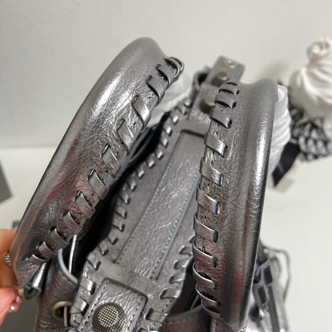 Balenciaga Classic Handcrafted Luxury Leather Shoulder Bag Ref.574F8C9F 7
